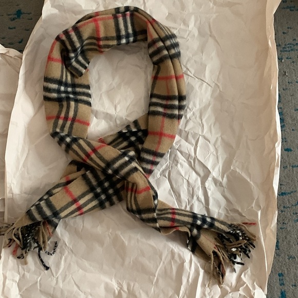 Burberry Tan Plaid Scarf 100 percent cashmere - Picture 3 of 6
